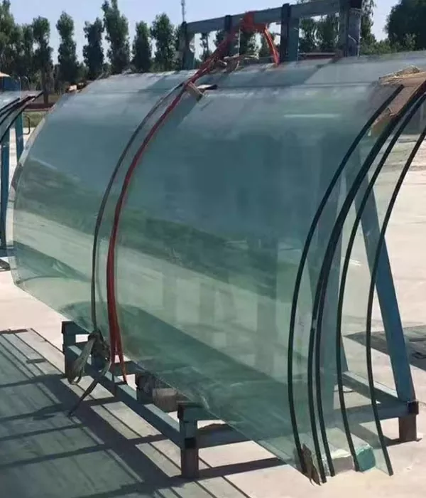 Kontinuální lití a ohýbání skla za tepla